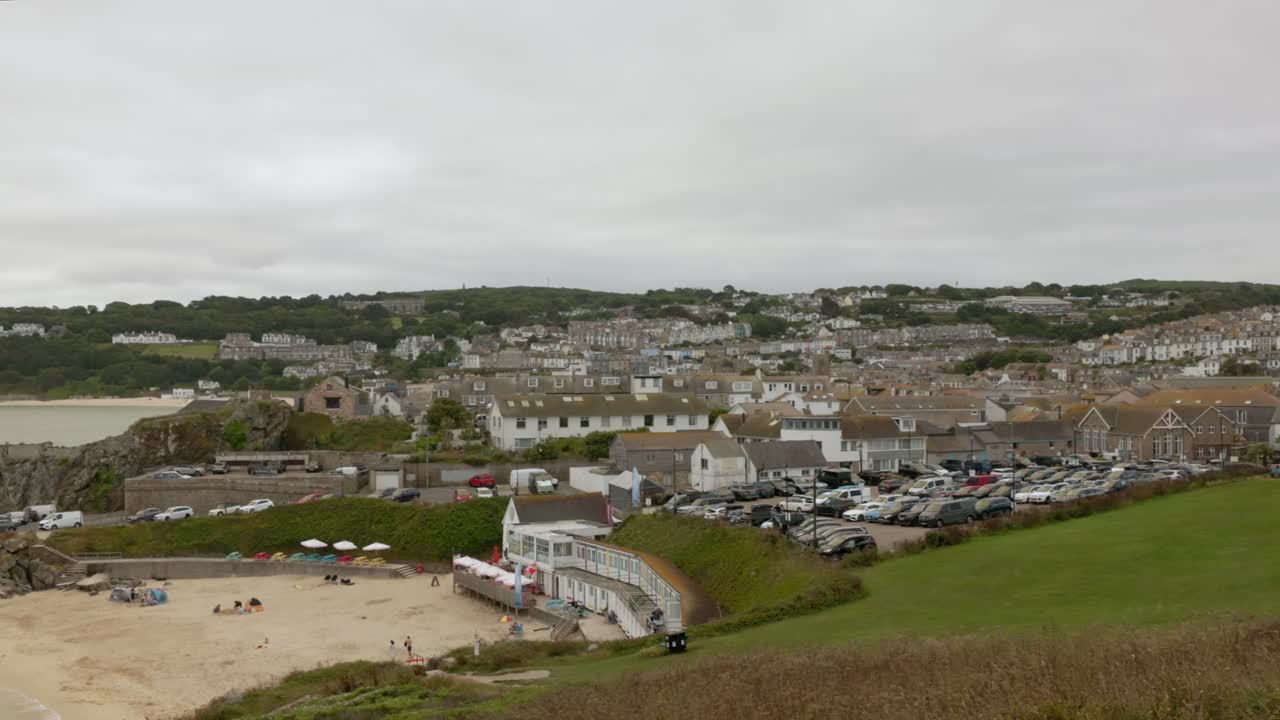Panning shot of golden sand beaches in St Ives with turquoise water