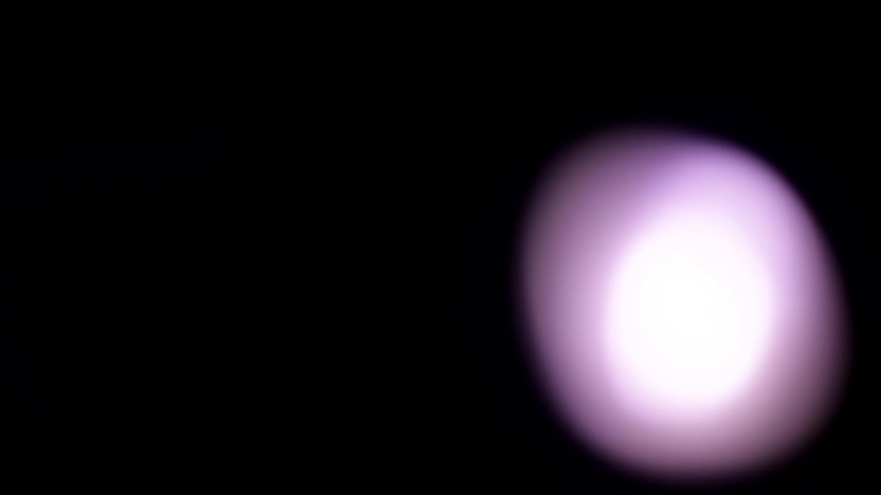 abstracto vidrio fugas de luz reflejos en fondo negro