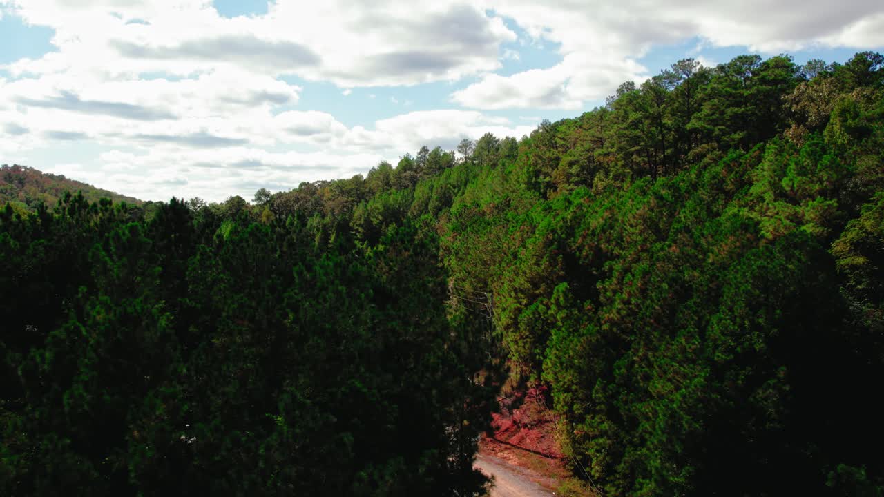 antena de una planta de tratamiento de aguas residuales en construcción