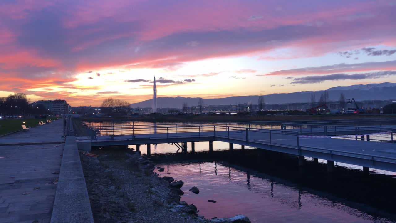 Sunset pan shot from the Geneva boat pontoon, jet d'eau in the background