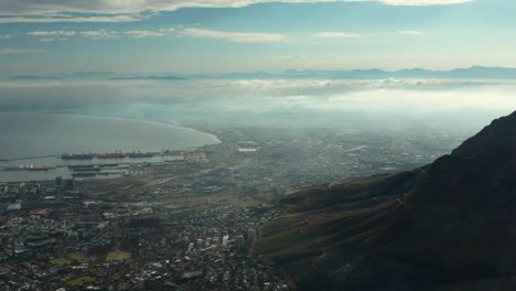 Vista-Panorámica-Aérea-Del-Centro-De-Ciudad-Del-Cabo-En-Sudáfrica