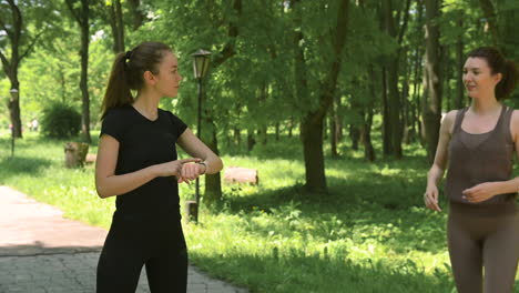 Two-Happy-Pretty-Girl-Runners-Starting-Running-In-The-Park