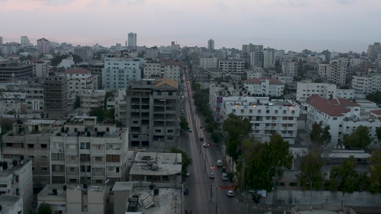 Ampia inquadratura serale di Gaza.