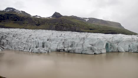 primer plano del glaciar de islandia con video de cardán panorámico de izquierda a derecha