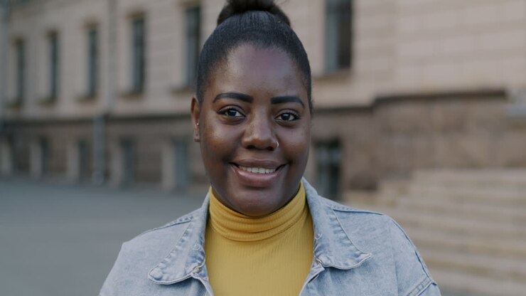 Portrait d'une femme heureuse