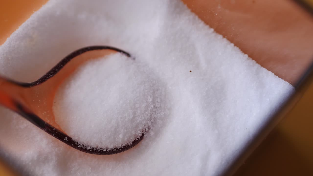 primer plano de azúcar blanco en un cuenco