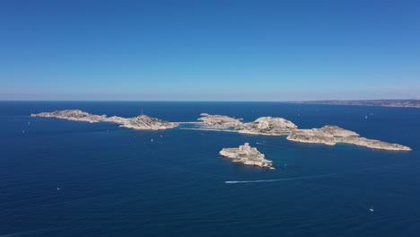 프 제도 (frioul archipelago) 에 대한 아름다운 공중 광경 (château d'ifs marseille)
