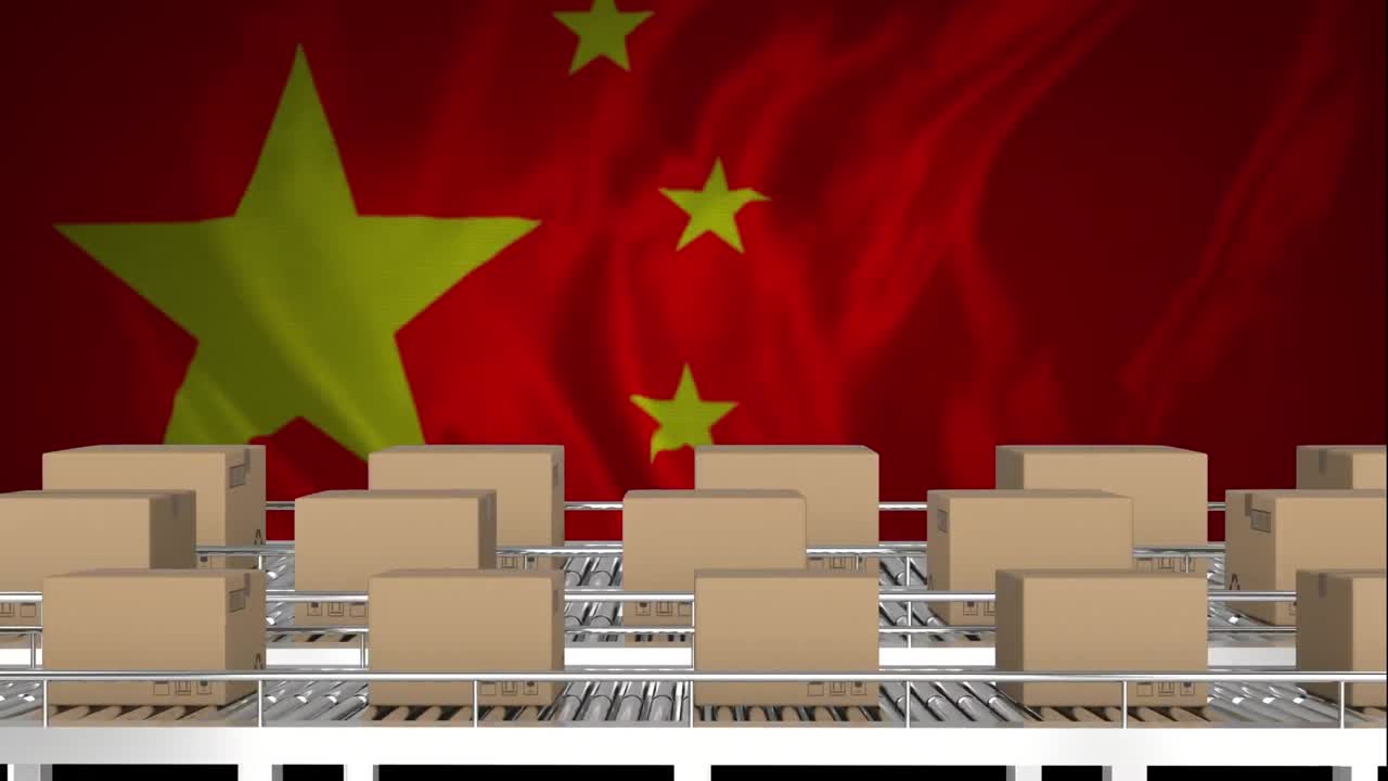中国の国旗の上にコンベアベルト上の段ボール箱のアニメーション