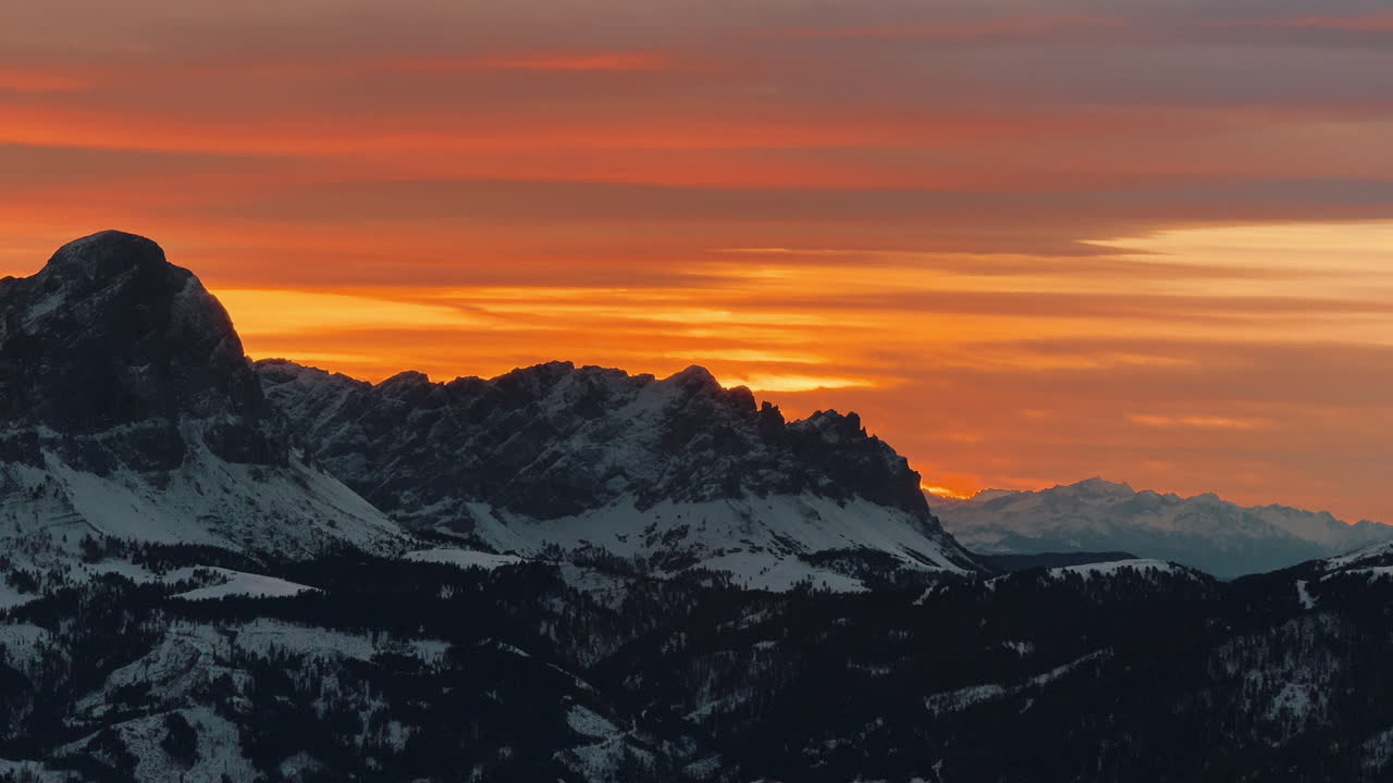Tramonto invernale sulle Alpi