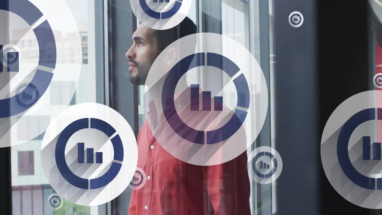 animación de iconos de gráficos de barras sobre el hombre pensativo de oriente medio mirando por la ventana en la oficina.