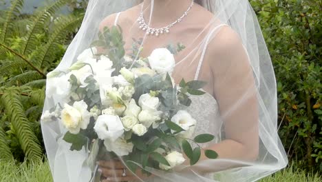 Tiro-De-Novia---Novio-Con-Flor-De-Boda