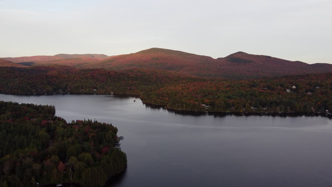 drone vista aérea de lac superieur quebec