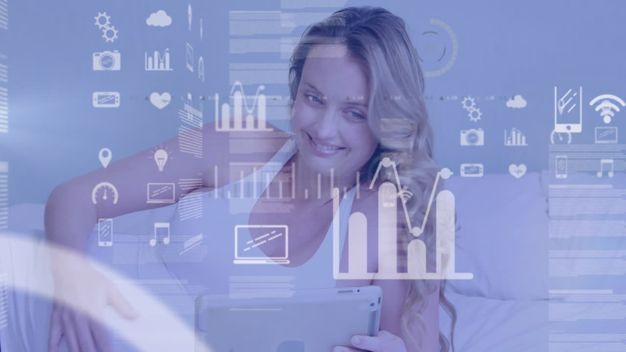 animación de procesamiento de datos sobre mujer embarazada caucásica usando tableta