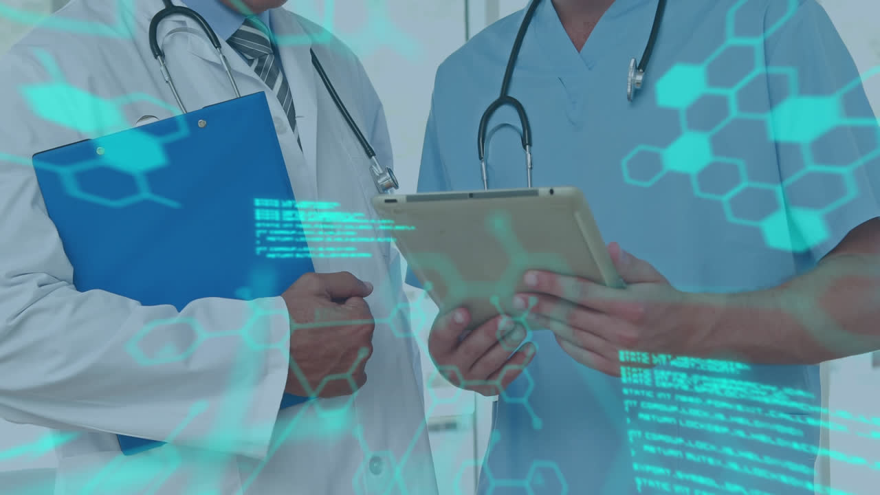 태블릿을 사용하는 의사들에 대한 데이터 처리 및 분자의 애니메이션