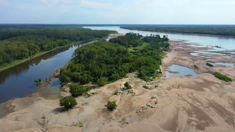 Antena-Sobre-Un-área-Natural-Despoblada-De-La-Región-Del-Río-Mississippi,-Cerca-De-Greenville-Mississippi-2