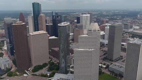 questo video parla di una ripresa del centro di houston e dell'area circostante