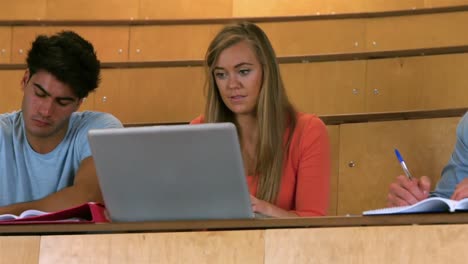 Classmates-studying-in-library