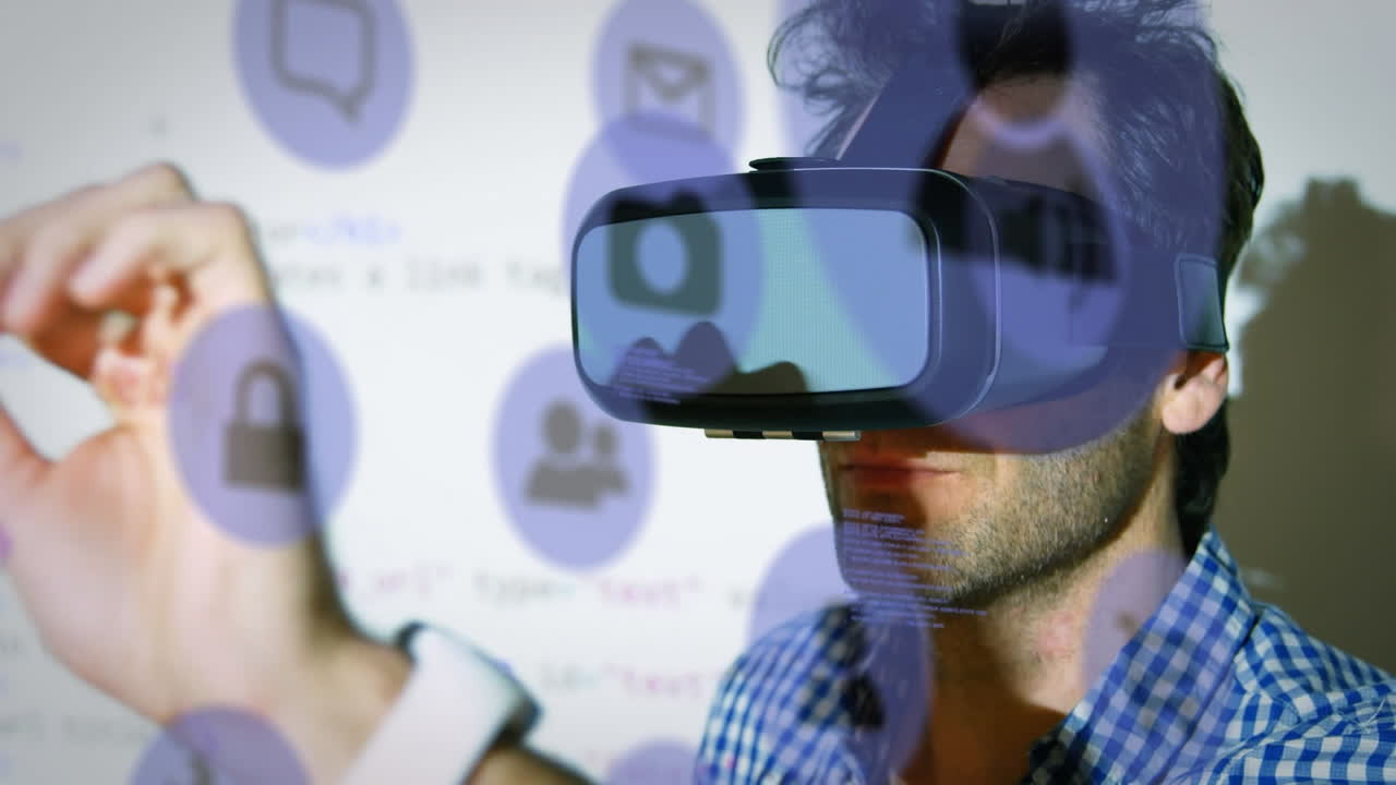 múltiples iconos digitales azules flotando contra el hombre de negocios caucásico que usa auriculares vr en la oficina