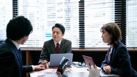 japanese business person having a meeting