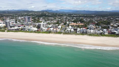 Coastal-Suburb-Of-Palm-Beach-At-The-Waterfront-In-Australian-State-Of-Queensland