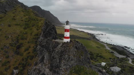 Faro-De-Cabo-Palliser-Muy-Bien-Ubicado,-Punto-De-Referencia-De-Nueva-Zelanda