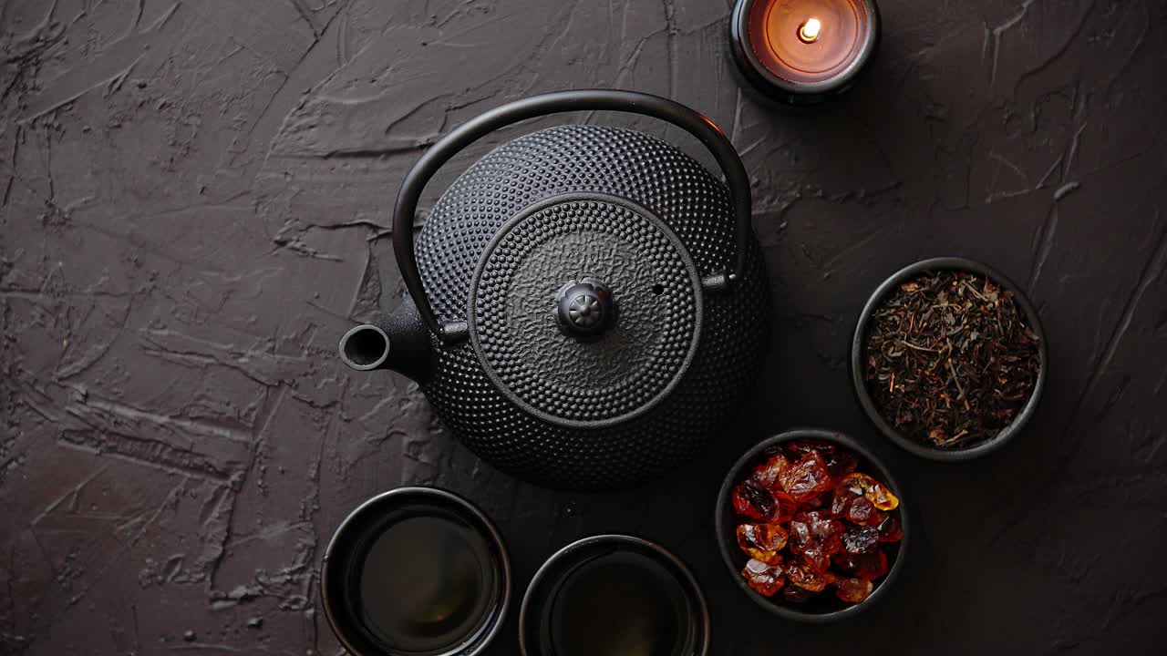 전통적인 일본 또는 중국 허브 티