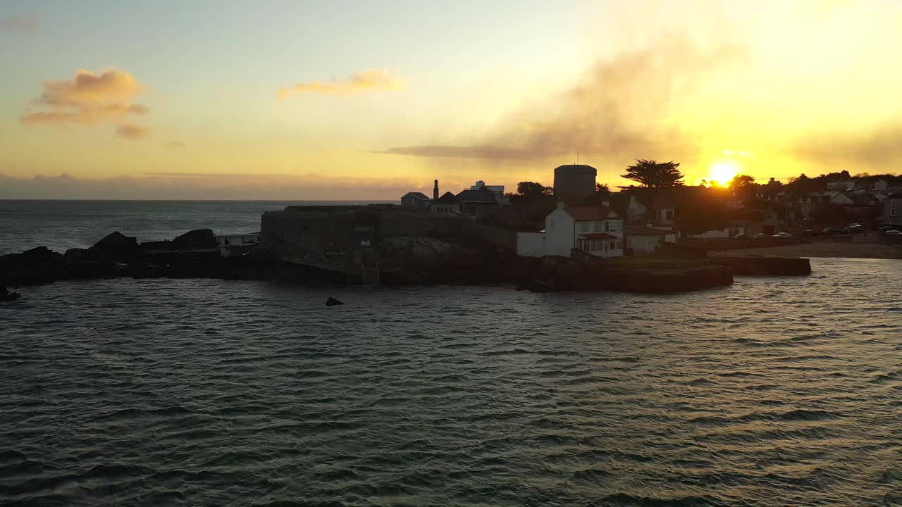 40피트, 샌디코브, 더블린, 아일랜드, 일출, 2019년 12월 14일, 드론 궤도