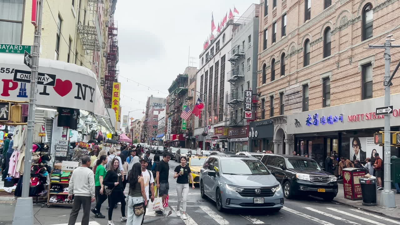 Crowded Chinatown street market in New York