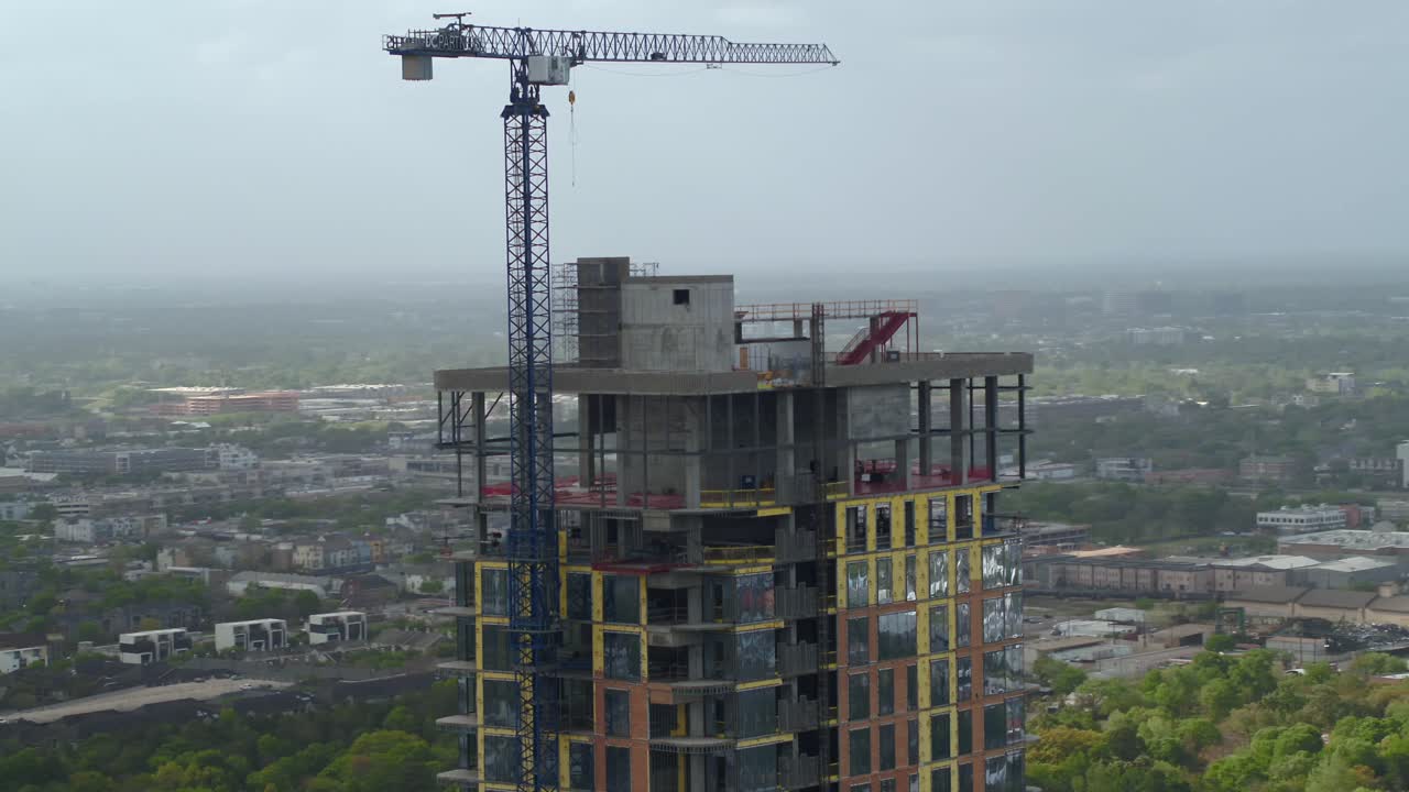 vista de drones del edificio en construcción en houston