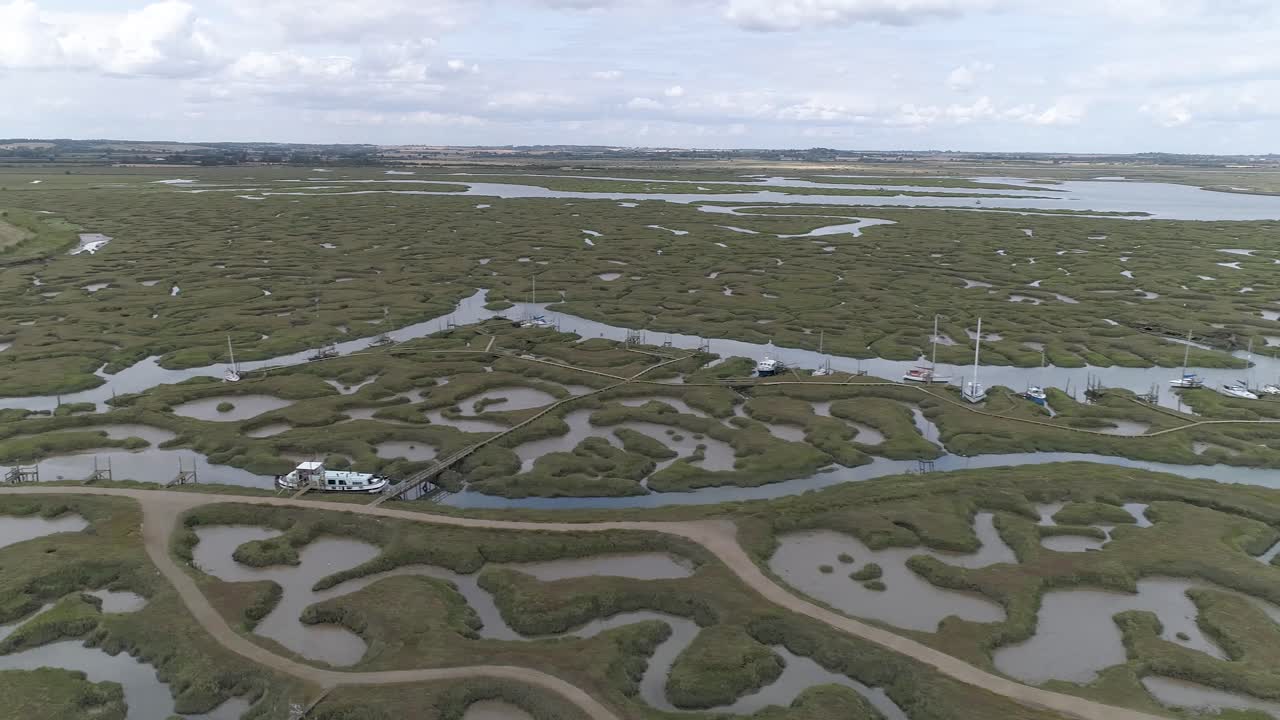 tollesbury marina, essex에 있는 습지의 왼쪽 팬