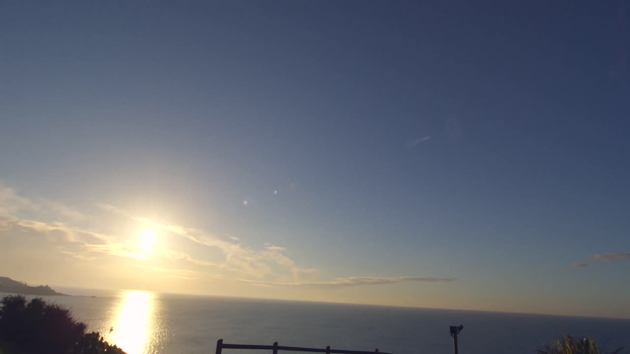 바다 위로 아름다운 일출