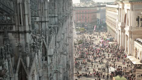 sculptures saints and martyrs decorating the cathedral milan duomo di milano