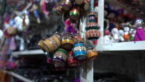 disparo en cámara lenta de regalos disponibles para comprar en las tiendas de méxico