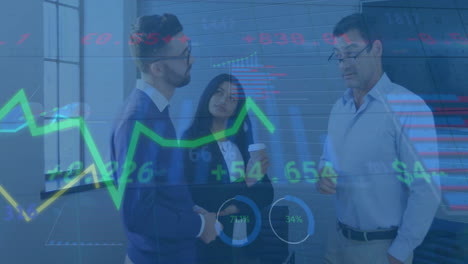 animación de gráficos procesamiento de datos sobre diversos colegas hablando en la oficina casual