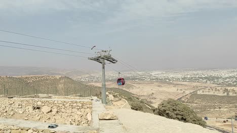 teleférico del tranvía aéreo que conecta el pico oufella y la ciudad de agadir en marruecos, con vistas panorámicas a la playa-9