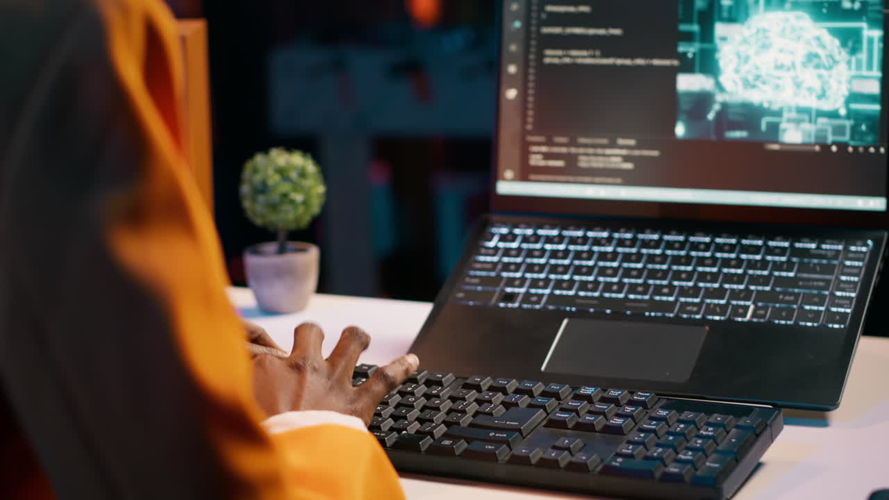 el estudiante trabaja con un sistema cerebral de inteligencia artificial en una computadora portátil.
