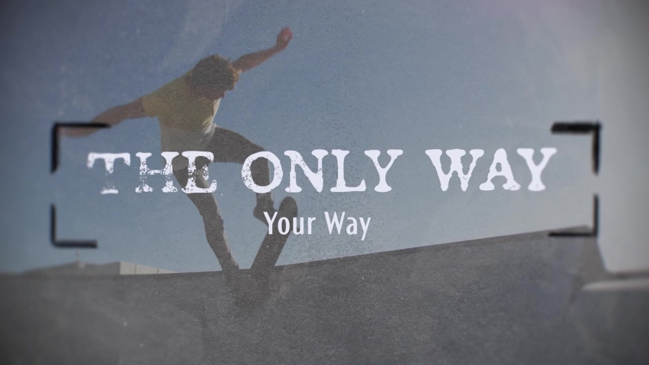 Modello di grafica in movimento dinamica con skateboarder ed elementi di testo disegnati a mano