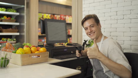 cajero amigable en una tienda de comestibles