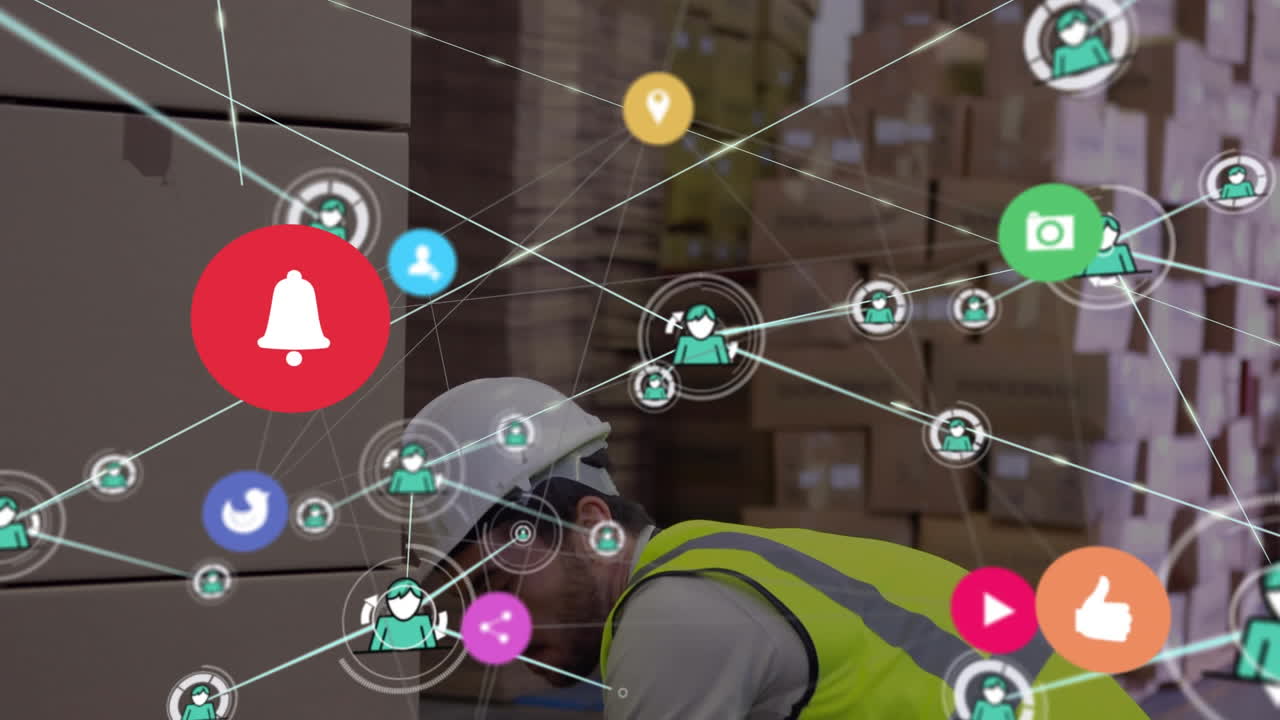 animación de la red de conexiones con iconos digitales y hombre trabajando en el almacén