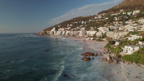 Bergvororte-An-Den-Clifton-Beaches-In-Kapstadt,-Südafrika