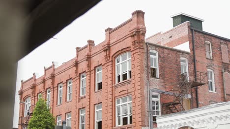 Reveladora-Foto-De-Un-Antiguo-Edificio-Abandonado-Durante-Un-Día-Nublado