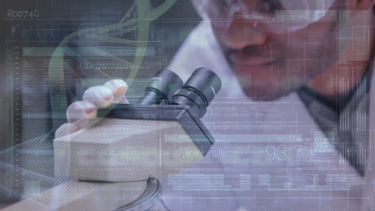 científico mirando a través de un microscopio