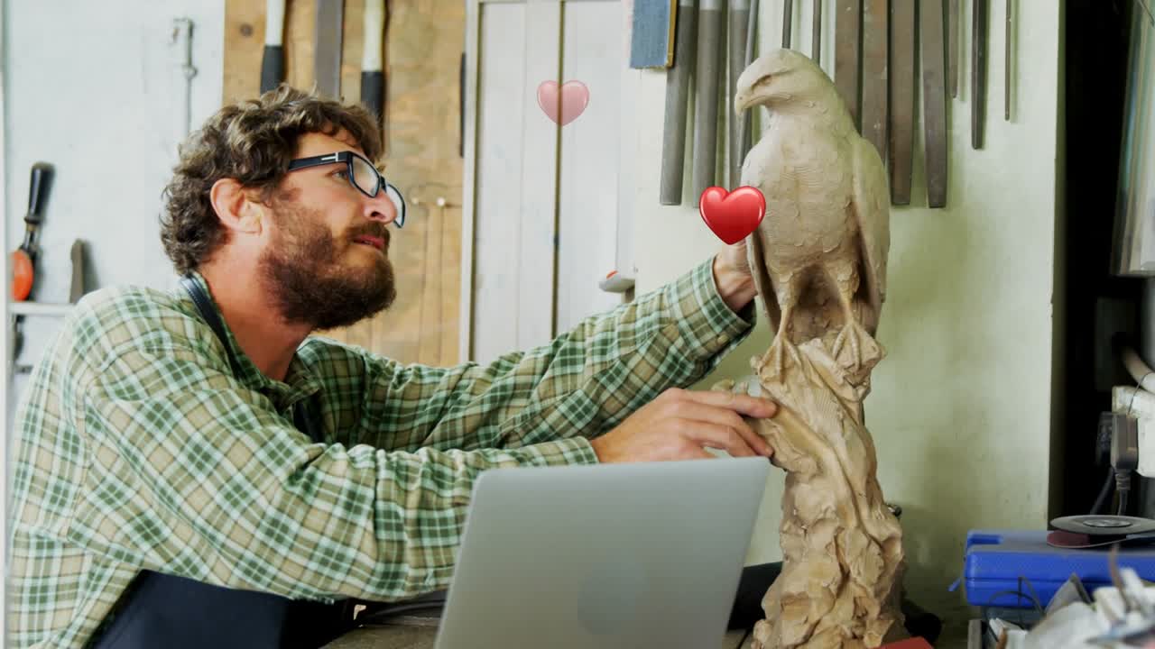 Animazione di icone a forma di cuore su un lavoratore maschio caucasico che ispeziona un intaglio