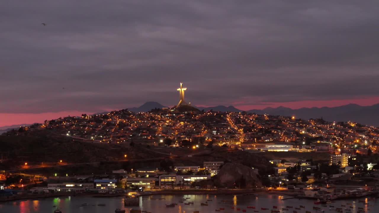 세 번째 천년의 십자가 위에 해가 지는 것, 코보, 칠레