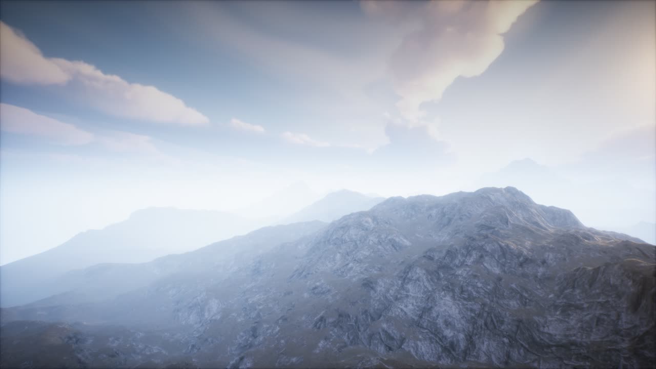 안개 가 있는 화산 크레이터 풍경