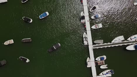 toma aerea del puerto de pucon