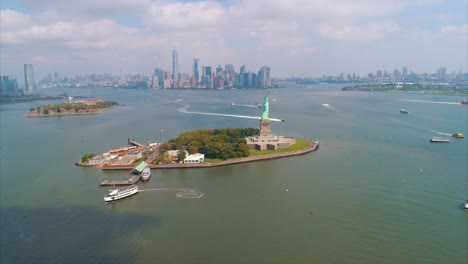 Aerial-Statue-Of-Liberty-New-York-City-Skyline-Helicopter-Tour