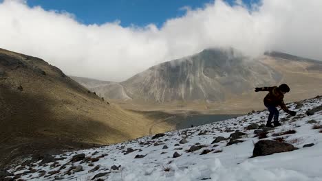 um lapso de tempo de lagos vulcânicos e montanhas no parque nacional nevado de toluca