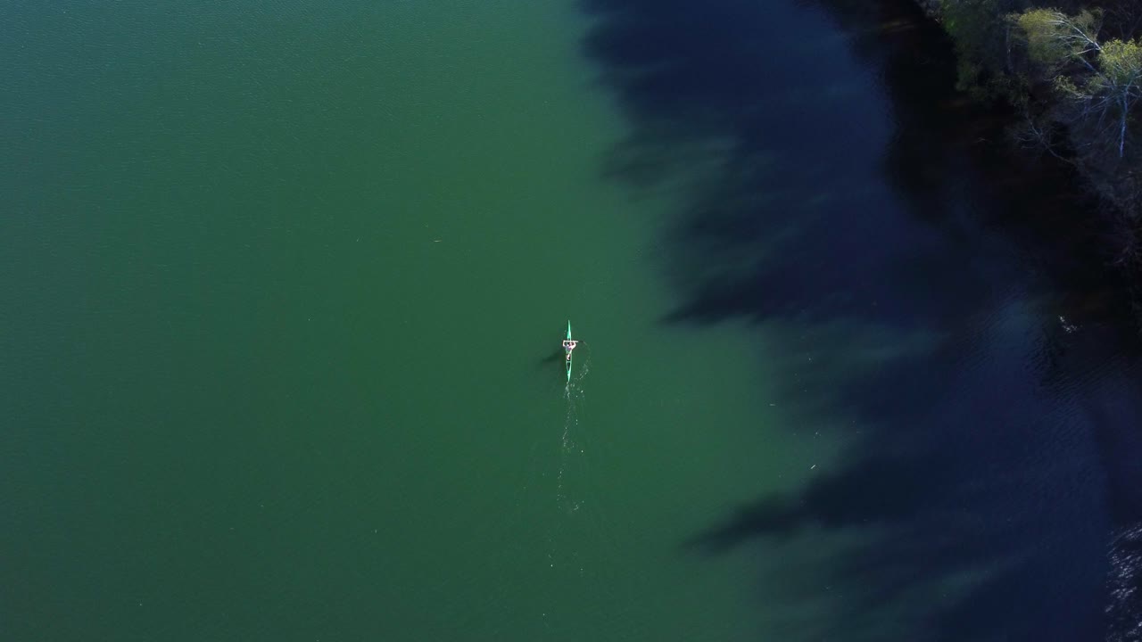 빌니우스, 리투아니아의 푸른 호수에서 공중 카약