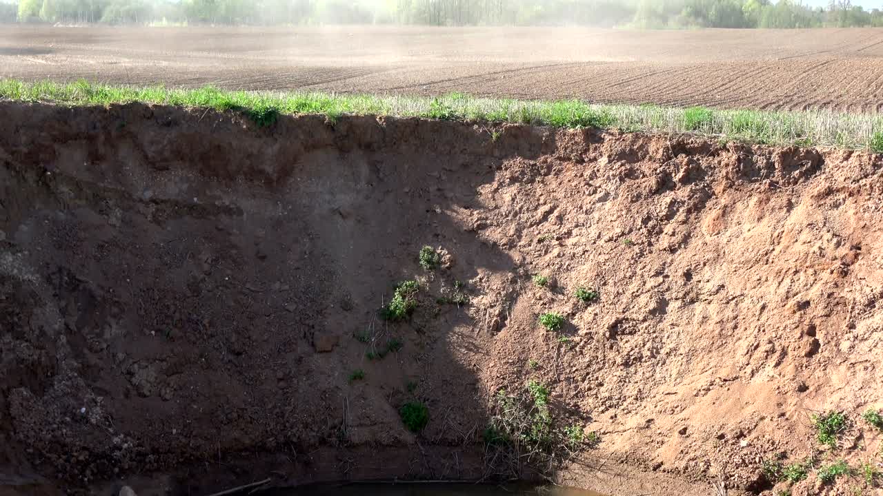 리투아니아 북부의 새로운 카르스트 싱크홀